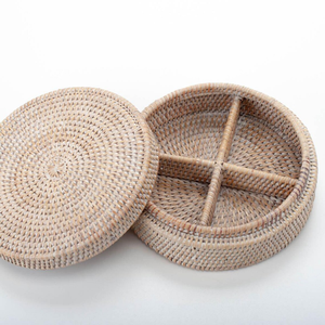 Boîte de rangement ronde en rotin tressé à la main avec compartiments - Product Image 3