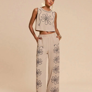 ชุดเซ็ตเสื้อผ้าลำลองสีพื้นแบบเรียบหรู พร้อมงานปักสไตล์อินเดีย - Product Image 1