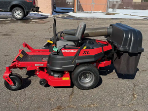 เครื่องตัดหญ้าแบบ Zero Turn ยี่ห้อ Gravely รุ่น 915206 ปี 2016 ขนาด 28V ขับเคลื่อนด้วยตัวเอง เครื่องยนต์ 4 จังหวะ ระดับอุตสาหกรรม พร้อมถุงเก็บหญ้า - Product Image 2