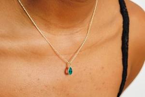 สร้อยคอรูปลูกแพร์มรกต8X14มม. ทำด้วยมือชุบทองเหมาะสำหรับเป็นของขวัญสำหรับงานแต่งงาน - Product Image 4