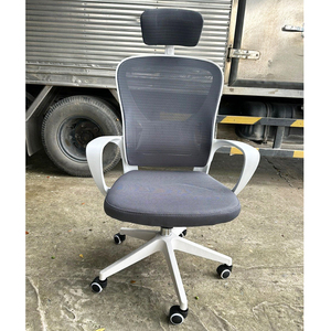 Silla de Oficina Ergonómica Contemporánea con Reposacabezas Ajustable y Diseño Elevable en Gris MF720 - Con Altura Ajustable, Tapizada en Tela PP PU - Product Image 3