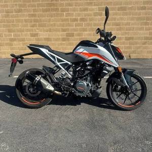 Used 2022 Duke 390 390cc Liquid Cooled <b>Engine</b> Gasoline Street Motorcycle Powerful & Reliable for Global Export - Product Image 3