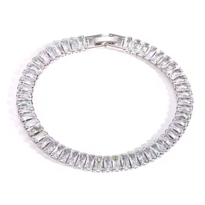 Collier chaîne à maillons en or jaune et argent sterling CelestiFine avec moissanite, cadeau de fiançailles moderne et luxueux pour unisexe - Product Image 2