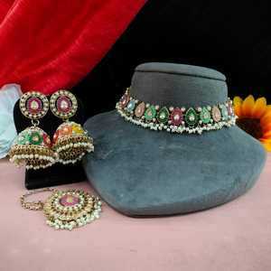 Accesorio de moda tradicional elaborado intrincado, piedras preciosas brillantes, perlas, Kundan conjunto de collar, fusión elegante, tradicional y moderno - Product Image 1