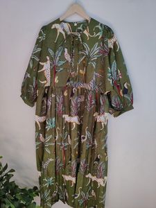 Robe d'été midi avec imprimé de la jungle Trending Long Block Print Deep Neck et String Closure Mini Dress Style - Product Image 5