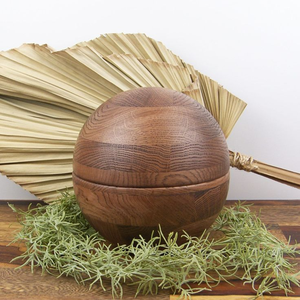 Urne en bois de chêne massif rond naturel de haute qualité, nouveau design, pour les cendres d'adultes, design classique, fabriquée à la main au Vietnam - Product Image 3