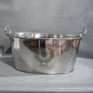 Seau à glace de luxe en acier inoxydable pour bars extérieurs Refroidisseur à vin et refroidisseur de boissons avec poignées pour recevoir avec style - Product Image 1