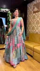 Vestido Anarkali de encaje de secuencia bordada de seda Chinon de último diseñador de Fab Zone - Product Image 2