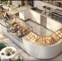 Solution personnalisée pour café avec comptoir de bar, chaises et tables, ensemble complet de mobilier commercial pour café