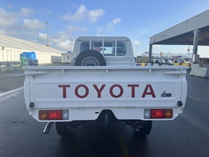 รถยนต์โตโยต้าแลนด์ครุยเซอร์ 79 แบบแค็บเดี่ยว ขับเคลื่อน 4 ล้อ เครื่องยนต์ดีเซล 4.2 ลิตร เกียร์ธรรมดา 5 สปีด มือสอง - Product Image 2