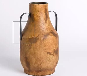 Jarrón de diseño moderno con 2 asas, fundición de aluminio con acabado de madera, material de hierro hecho en India - Product Image 1
