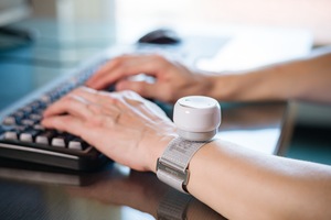 Banda de Masaje Corporal de Acupresión TaoBody con Función de Calor para Uso Durante Toda la Vida Mientras se Duerme, Relajación de Manos - Product Image 4