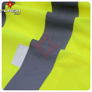 เสื้อโปโลสะท้อนแสง Hi Vis ANSI Class 1 กันน้ำ สำหรับงานอุตสาหกรรม พร้อมกระเป๋าหน้าอก แห้งเร็ว รับสกรีนโลโก้และบริการ OEM - Product Image 2