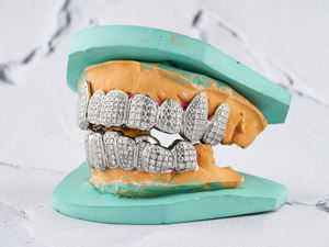 Ensemble de Grillz personnalisé glacé en argent complet pour les dents du haut et du bas avec diamants VVS1 bijoux de bouche hip hop bling pour hommes et femmes - Product Image 2