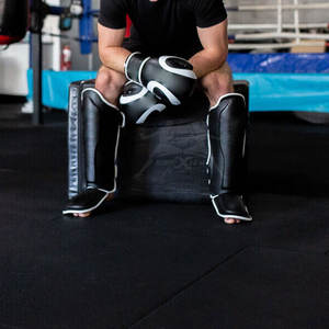 Espinilleras flexibles con costuras fuertes y espinilleras ajustables de uso duradero para entrenamiento, gimnasio y práctica marcial - Product Image 5