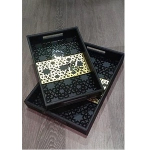 Plateau de service en bois fait main de qualité supérieure avec aspect rustique et construction en bois massif pour table basse et décoration intérieure d'Inde - Product Image 4