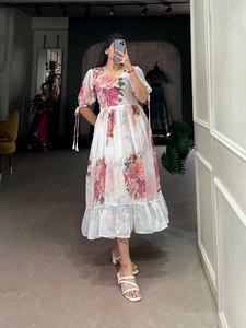 Perfecto para la colección Maxi floral de verano con mangas de moda - Product Image 3