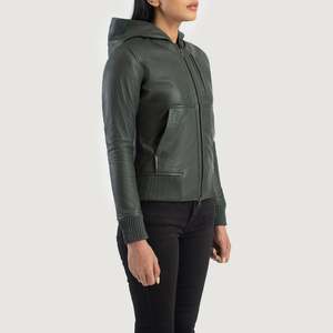 เสื้อแจ็คเก็ตบอมเบอร์หนังแบบมีฮู้ดลายควิลท์สีเขียวลูน่า - Product Image 2