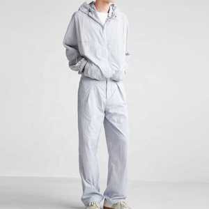 Nuevo chándal cortavientos de nailon reflectante con logotipo personalizado para hombre, chándal cortavientos de nailon liso ajustado para gimnasio a precio barato - Product Image 1