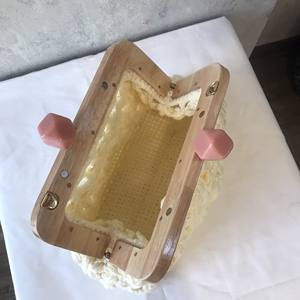 Clutch rafia vietnamita ganchillo flor blanca - Product Image 3