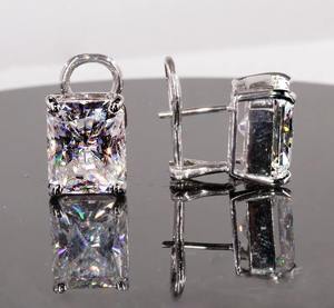 Hermosos pendientes de moissanita de plata esterlina blanca de corte radiante con perla personalizada True Source Jewelry Gift para ella - Product Image 1