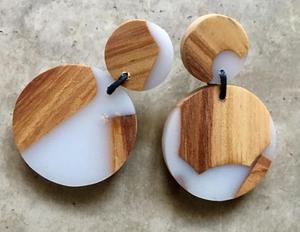 Boucles d'oreilles fantaisie en bois et résine pour filles, cadeaux de mariage et d'anniversaire, forme de demi-lune, légères, au meilleur prix - Product Image 2