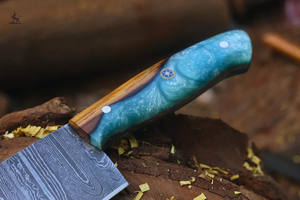 Cuchillo de chef de acero de Damasco hecho a mano con hoja ultraafilada y mango de resina OEM personalizable, regalo de diseño para chefs - Product Image 2