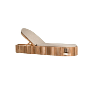 Chaise longue d'extérieur moderne en teck massif avec dossier réglable, coussin beige, base à lattes, pour piscine, patio, jardin, hôtel - Product Image 1