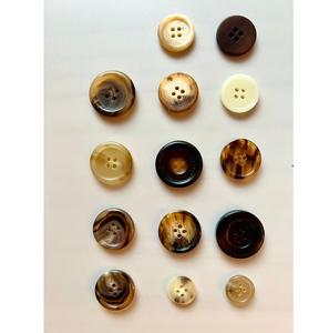 Boutons à 4 trous en corne de buffle naturelle pour fournitures d'artisanat - Product Image 1