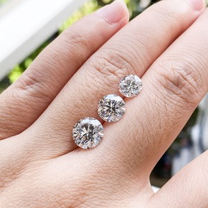 Pendientes de diamantes de lujo de calidad premium para mujer Diamantes brillantes atemporales disponibles a un precio asequible - Product Image 4