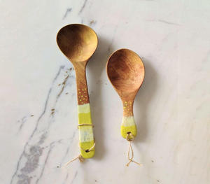 Cuillères de cuisine en bois peintes à la main, ensemble d'ustensiles décoratifs artisanaux avec support en corde, spatule à long manche pour la décoration murale de la maison - Product Image 2
