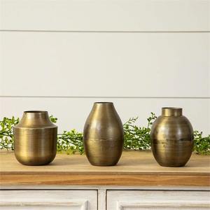Vases modernes en aluminium antique - Product Image 1