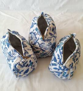 กระเป๋าเครื่องสำอางผ้าฝ้ายลายดอกไม้แบบเย็บติดกันขนาดกลาง กระเป๋าใส่เครื่องสำอางสำหรับเดินทางแบบมีซิป ผู้ผลิตและผู้ค้าส่ง - Product Image 3