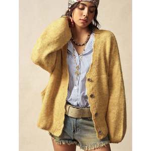 Cardigan en tricot à col en V surdimensionné jaune moutarde pour femmes, boutonné sur le devant, manches longues, pour l'hiver - Product Image 2