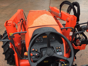 Tractor Agrícola Usado Kubota M6060 de 63HP, 4WD, Diésel, con Cabina, en Venta - Product Image 6