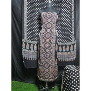 Tissu de robe formelle en soie modale imprimé à la main Ajrakh, naturel, pour femmes, silhouette en A, lavable - Product Image 1