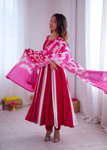 Traje de Estilo Dulce Otoñal con Falda Larga, Dupatta y Bordado de Seda Romana, Cintura Natural - Product Image 4