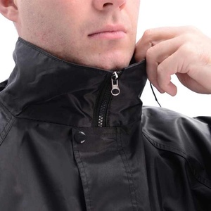 Traje de lluvia impermeable hecho a medida con diseño a prueba de viento y Capucha ajustable ideal para trabajo al aire libre y aventuras de senderismo - Product Image 4