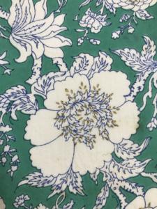 Tela de Algodón Estampada a Mano con Diseño Floral Verde Esmeralda, Estilo Botánico Indo-Francés - Product Image 3