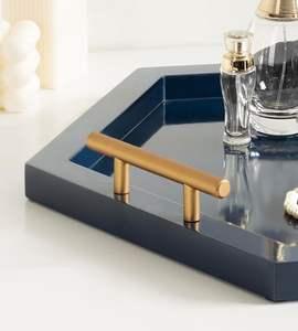 Plateau Hexagonal Modern Glam 18X16 Bleu Marine et Or Plateau de Service Décoratif en Bois avec Poignées en Métal Doré Plateau de Salle à Manger Élégant - Product Image 5