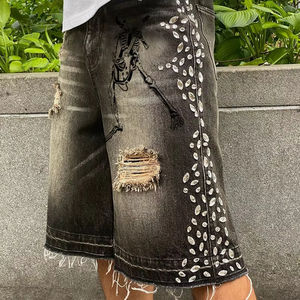 Prix de gros avec MOQ faible, meilleurs shorts en denim avec strass pour hommes, avec des designs élégants et nouveaux disponibles en couleurs unies - Product Image 4