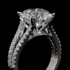 Bague en or 14k avec diamant rond, pavé fendu, élégance - Product Image 4