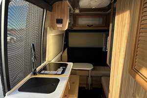 Sprinter 2500 Airstream Interstate 19 Edición Tommy Bahama 2021, 4x4, ~4,200 Millas, Conversión Completa a Autocaravana, Turbodiésel V6, 4WD - Product Image 5