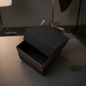 Boîte cadeau carrée rigide en carton écologique de luxe personnalisée avec gaufrage fait main - Product Image 6