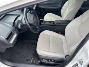 Toyota Prius XLE V4 2.0L FWD 2023 Usado en Buen Estado - Product Image 4