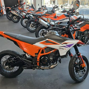 Pida la Nueva Motocicleta Supermoto KMT SMC 390 R 2026 con Garantía - Product Image 1