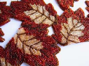 Mantel Individual de Lujo Hecho a Mano con Cuentas, Duradero y Antideslizante - Product Image 2