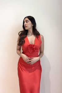 2025 nuevo y elegante vestido moderno de lujo para mujer con cuello en V profundo satén Maxi con detalles de flores vestidos casuales para fiesta - Product Image 5