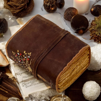 Carnet artisanal créatif vintage de 400 pages, relié en cuir avec fermoir en laiton, motif arbre gaufré, bords festonnés, promotionnel