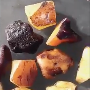 Pierres d'ambre brute jaunes naturelles - Qualité supérieure, différentes tailles pour la fabrication de bijoux - Product Image 1